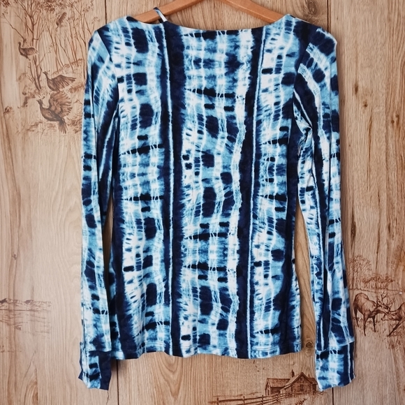 SIX/FIFTY Tie Dye Cut Out Shoulder Top - Picture 4 of 6